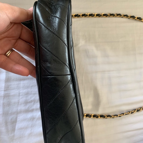 Chanel Purse - Picture 4 of 8